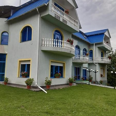 Готель Casa Albastra Drumu Carului Екстер'єр фото